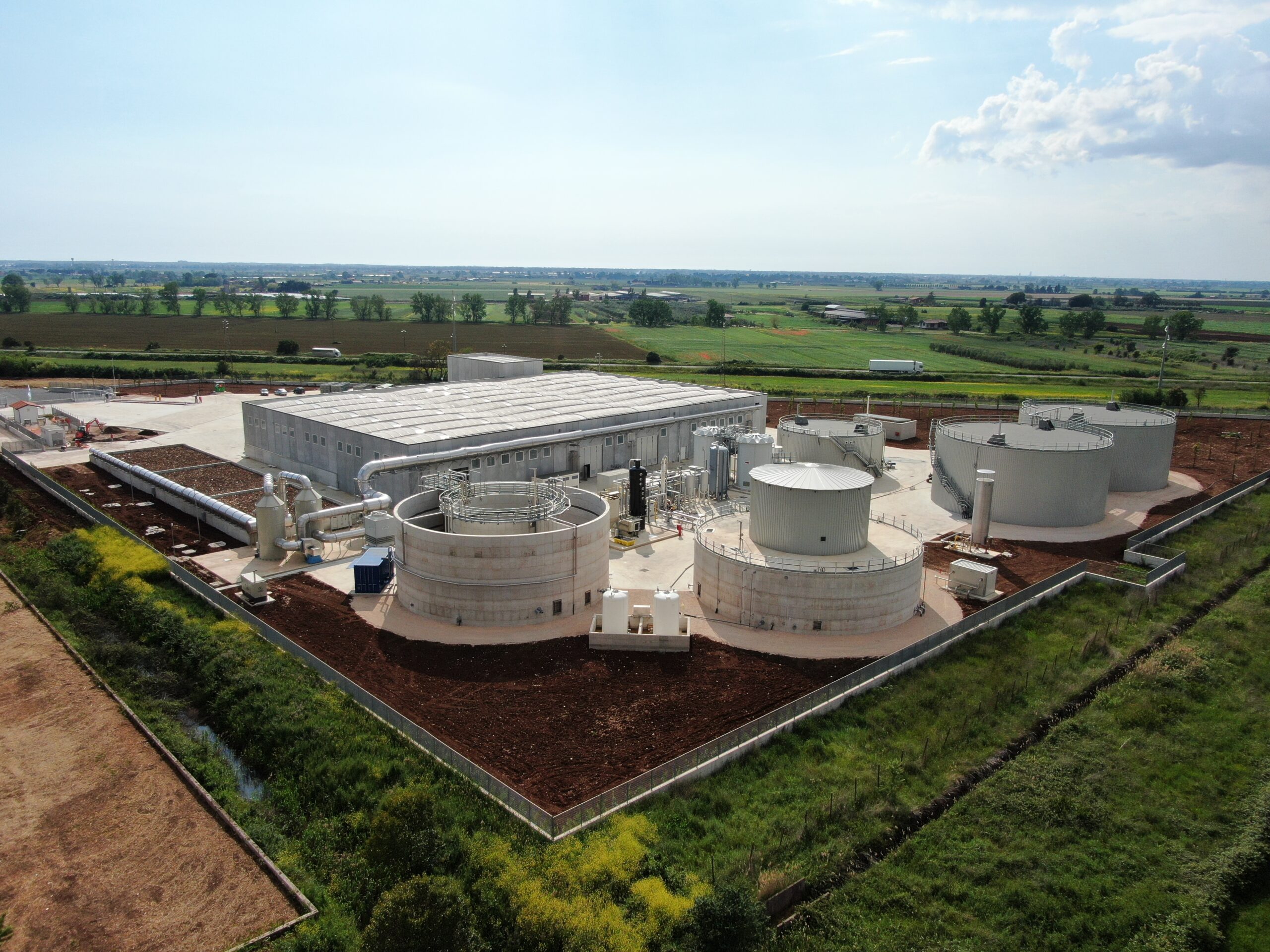 Figure 3: A European anaerobic digestion facility featuring Anaergia’s integrated technology platform. The site showcases a full-scale circular solution — from organics processing and digestion to biogas upgrading, nutrient recovery, and water reuse — supporting EU climate and resource efficiency goals.
