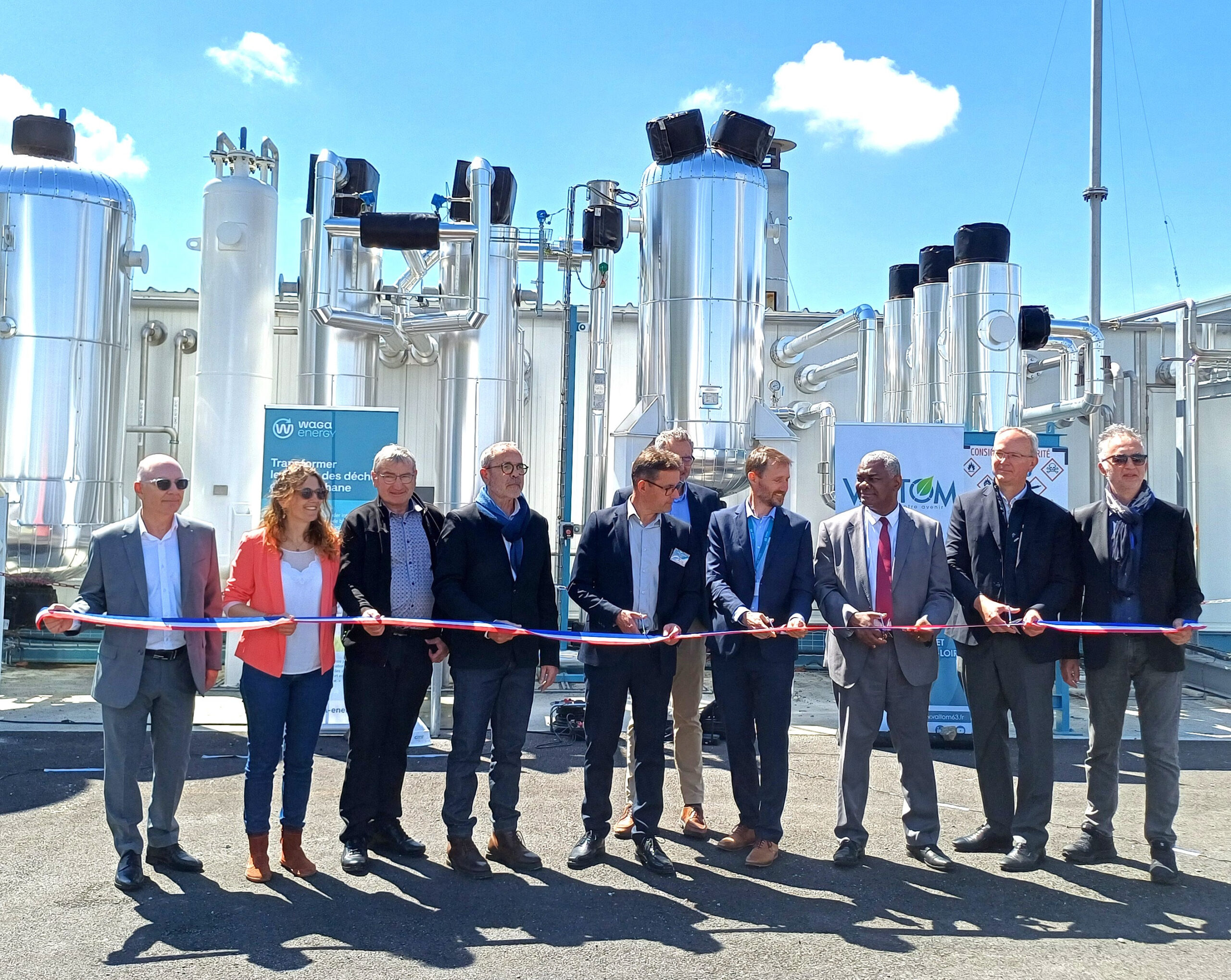 VALTOM and Waga Energy teams surround the Prefect of Puy-de-Dôme, Joël Mathurin (red tie), at the inauguration of the RNG production unit in Clermont-Ferrand.